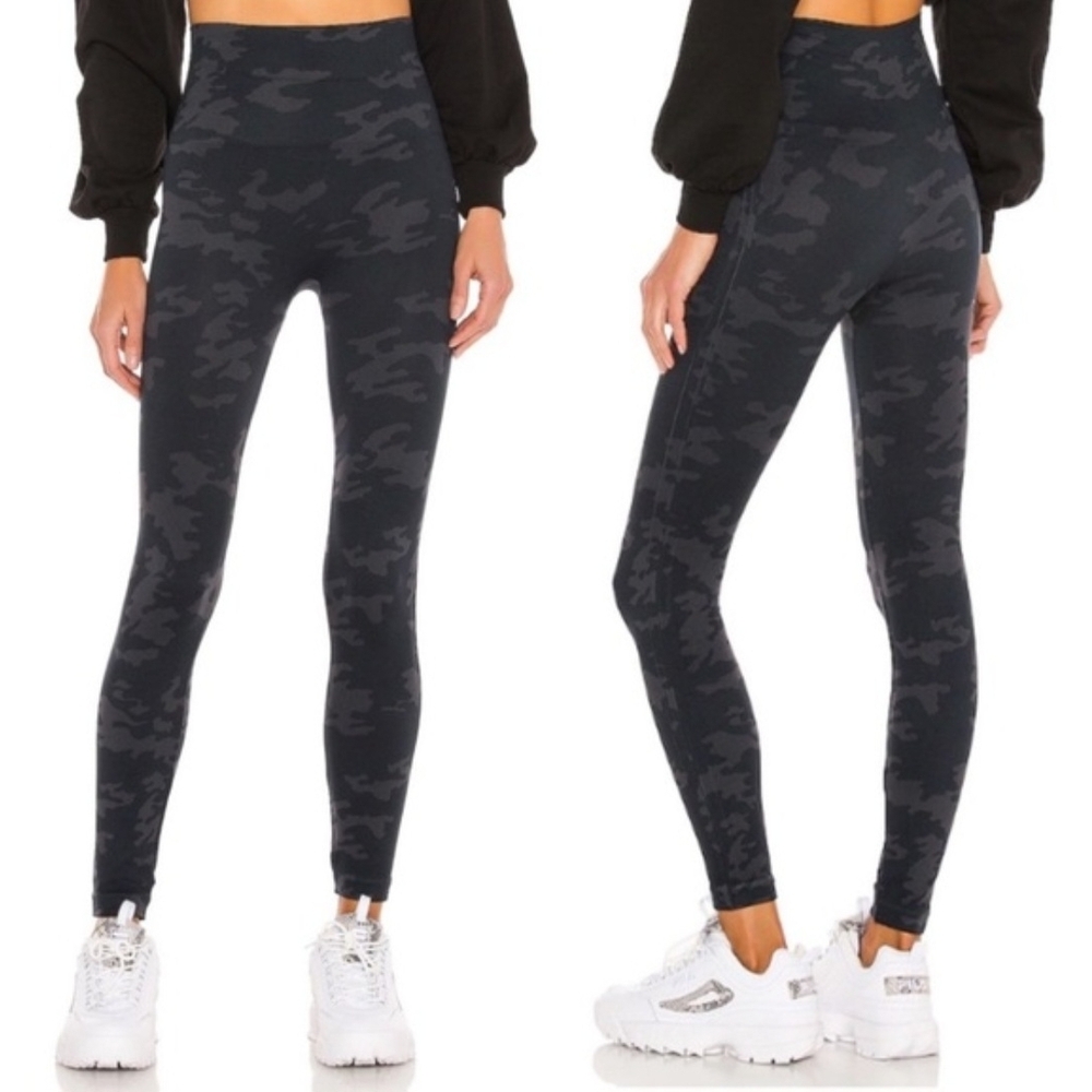 SPANX Seamless Black Camouflage Leggings, Womens, Size Medium